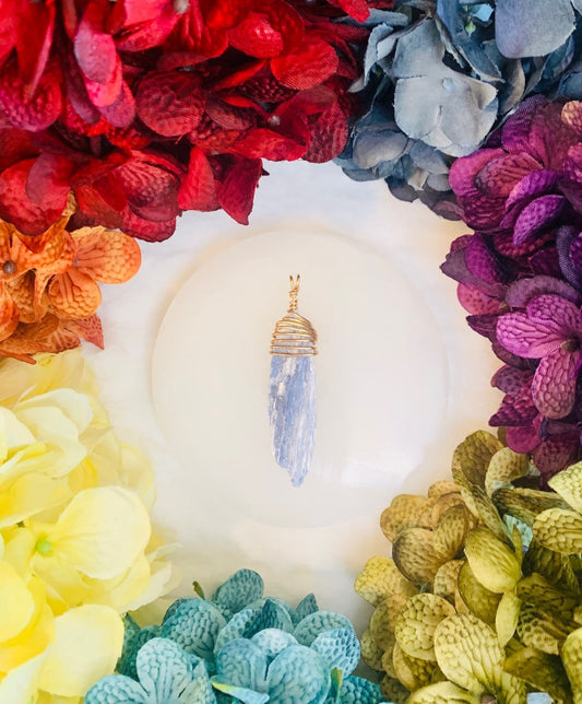 Blue Kyanite Pendant in Antique Gold Wire