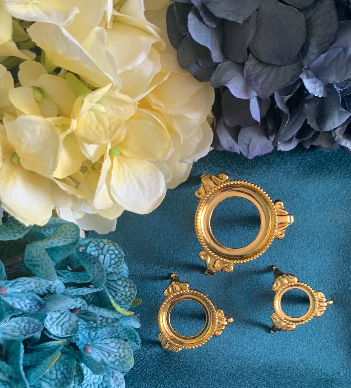 Nickel Sphere Stand (Gold)