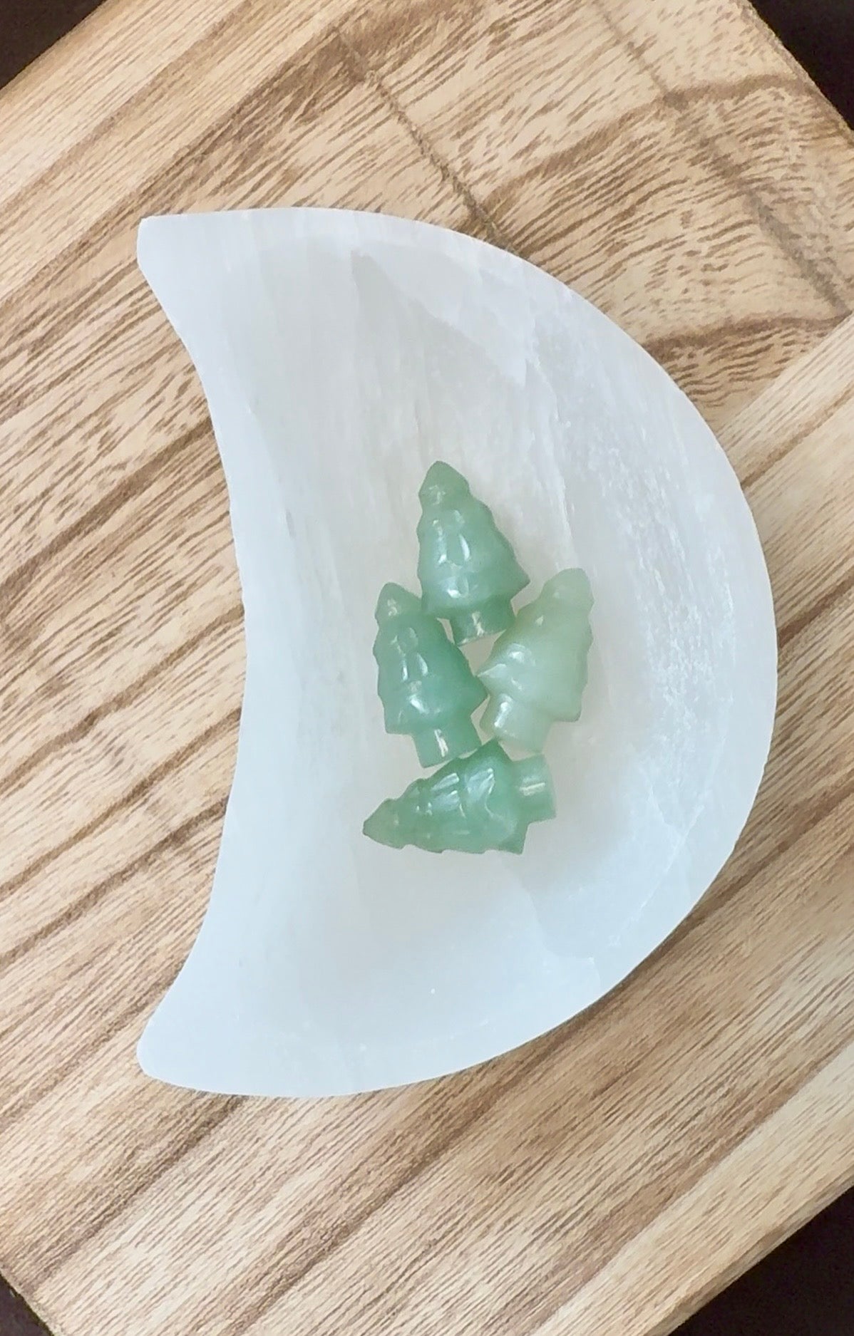 Green Aventurine Christmas Tree Carving – Prosperity, Heart Chakra Healing & Holiday Decor